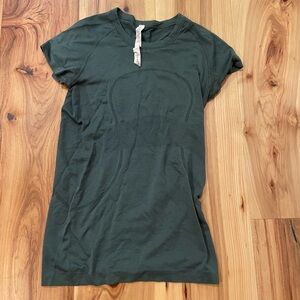lululemon athletica Green Short Sleeve Tee
